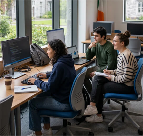 Personas trabajando